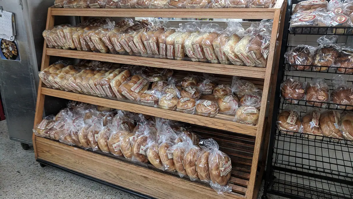 Andrew's Bakery – bakery in Treverbyn, St Austell